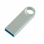 usb muistitikku logolla