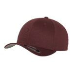 Flexfit-fitted-baseball-lippis-omalla logolla