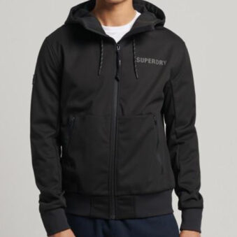 Saga-softhselltakki-omalla-logolla