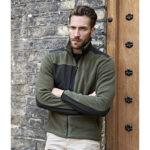 teejays mountain fleece omalla logolla