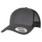 Yupoong-trucker-omalla-logolla