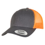 Yupoong-trucker-omalla-logolla