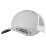 Yupoong-trucker-omalla-logolla