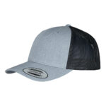 Yupoong-trucker-omalla-logolla