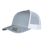 Yupoong-trucker-omalla-logolla