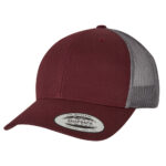 Yupoong-trucker-omalla-logolla