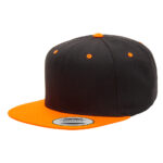 yupoong-snapback-omalla-logolla