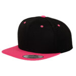yupoong-snapback-omalla-logolla