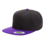 yupoong-snapback-omalla-logolla