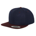 yupoong-snapback-omalla-logolla