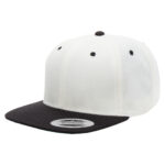 yupoong-snapback-omalla-logolla