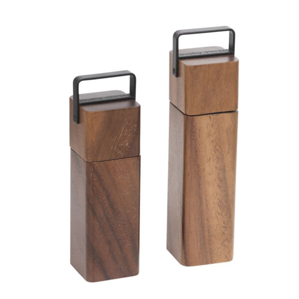 Orrefors Jernverk suola- ja pippurimylly omalla logolla