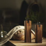 Orrefors Jernverk suola- ja pippurimylly omalla logolla