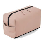 BagBase Matte Pu toilettilaukku omalla logolla