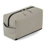 BagBase Matte Pu toilettilaukku omalla logolla