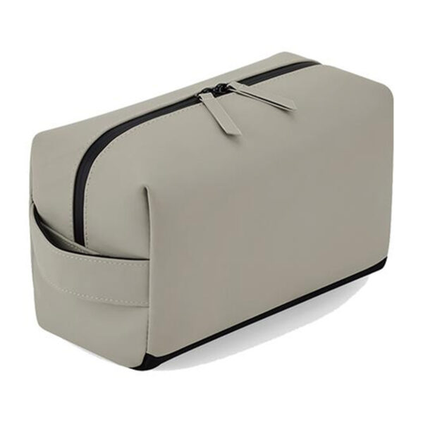 BagBase Matte Pu toilettilaukku omalla logolla