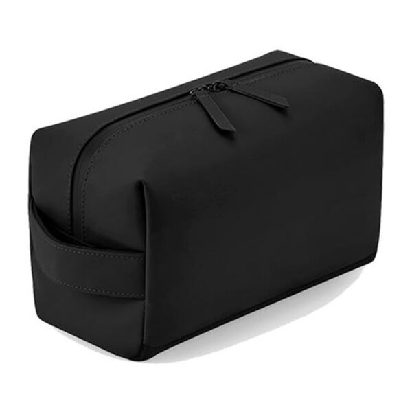 BagBase Matte Pu toilettilaukku omalla logolla