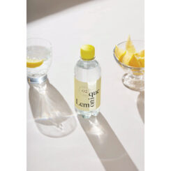 Vesipullo omalla logolla 