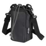 Kierrätetystä materiaalista valmistettu matkapullokassi omalla logolla