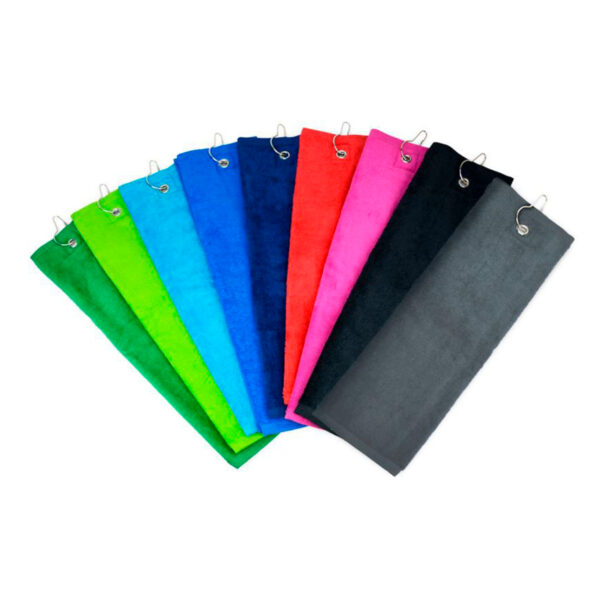 The One golfpyyhe omalla logolla painettuna