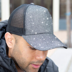 Result New York kimalle lippis omalla logolla